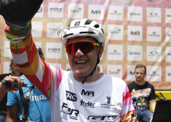 Él es el colombiano que rompió récord Guinness al subir 223 escaleras en 8 minutos en la Comuna 13 de Medellín