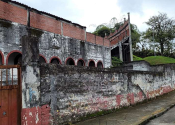 ARMENIA UNA CIUDAD ABANDONADA/ Plaza de Toros El Bosque se pudre entre la maleza y las promesas