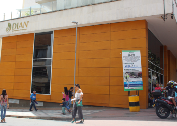 Protesta en la DIAN de Armenia por Despidos Inminentes