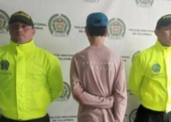 Adolescente es arrestado.