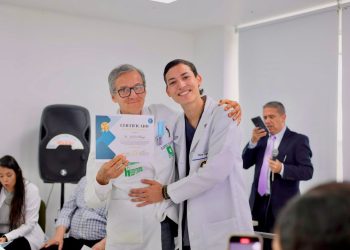 «E.S.E. Hospital San Juan de Dios Reconoce a 27 Médicos Internos por Culminar su Internado Rotatorio»